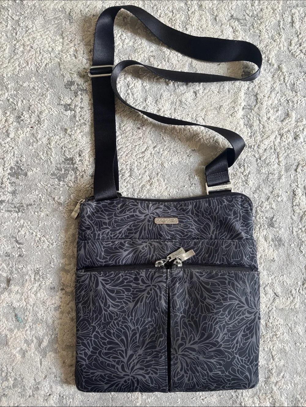 Baggallini Black Floral-Print Crossbody Bag includes wallet see pics